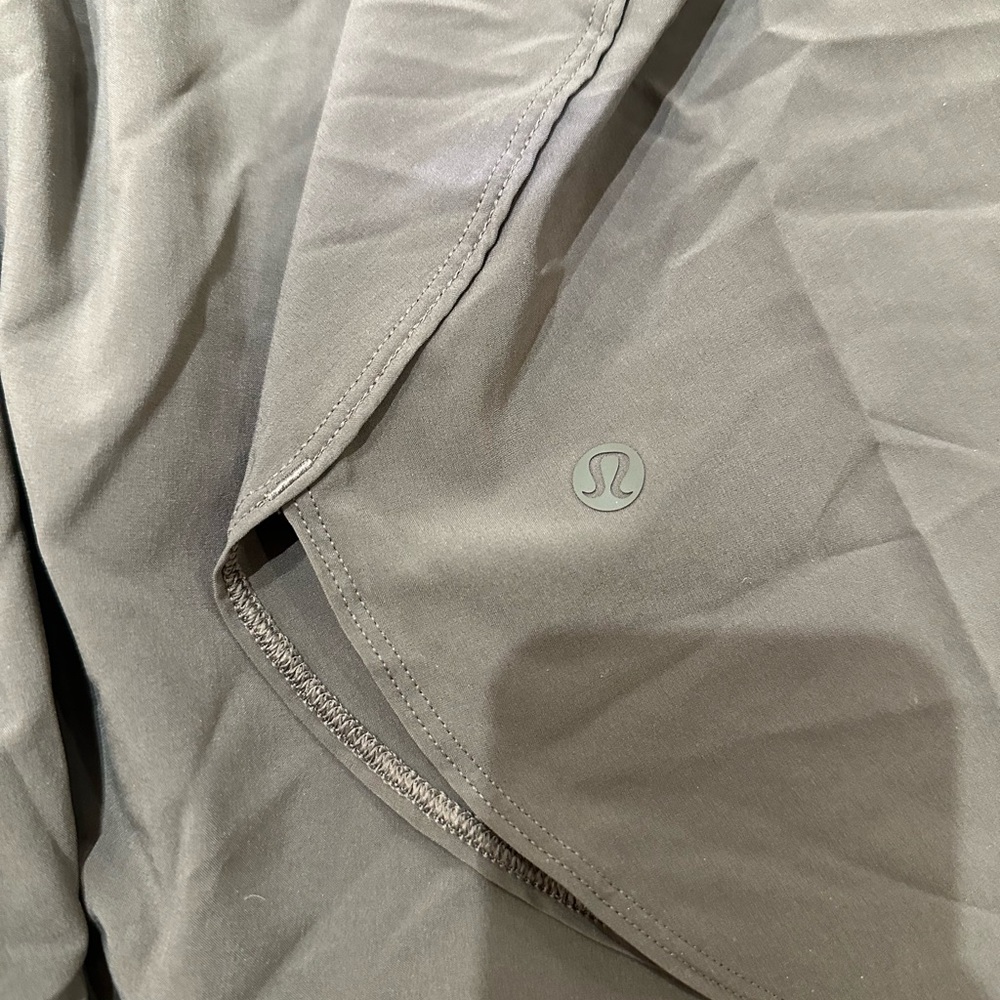 Lululemon RARE flowy skirt in *mint* condition — can fit many sizes